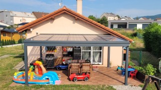 Pergola aluminiowa SOLAR ENERGO z fotowoltaiką i podłączeniem do sieci, produkcja własna