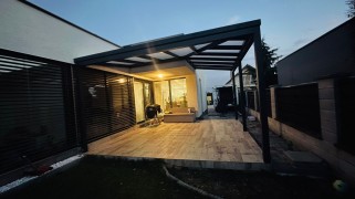 Narożna pergola aluminiowa POLLUX ze szkłem model 2022